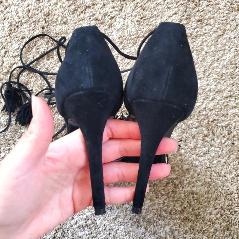 Steve Madden Sassey Suede Black Tassel Sandals - Picture 10 of 11